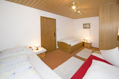Dreibettzimmer 1, Dreibettzimmer 1,