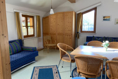 Wohn - Zimmer mit Schlafcouchen