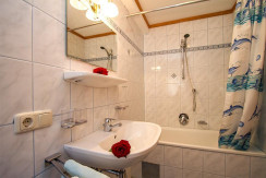 Wohnung Nr. 4: Badezimmer