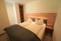 Prinz Theo Schlafzimmer Österreich Tirol (2) Prinz Theo Schlafzimmer Österreich Tirol (2)
