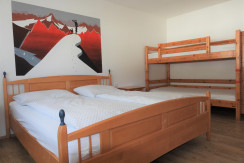 Prinz Theo Schlafzimmer Österreich Tirol (3) Prinz Theo Schlafzimmer Österreich Tirol (3)