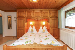 Schlafzimmer mit Schnitzarbeiten Schlafzimmer mit Schnitzarbeiten