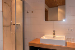 Bad mit Dusche Bad mit Dusche