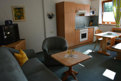 Aufenthaltsraum mit Sitzecke und Couch Aufenthaltsraum mit Sitzecke und Couch