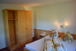 Schlafzimmer mit Kasten Schlafzimmer mit Kasten