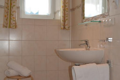 Zimmer 5 - Badezimmer Zimmer 5 - Badezimmer