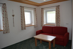 Zimmer 1 - Aufenthaltsraum mit zwei Zusatzbetten Zimmer 1 - Aufenthaltsraum mit zwei Zusatzbetten