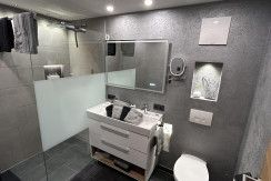 Badezimmer mit Dusche & WC Badezimmer mit Dusche & WC