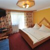 Photo of double room with shower, 1 extra bed