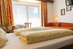 Doppel- oder Dreibettzimmer Doppel- oder Dreibettzimmer
