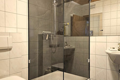 Gästehaus Hinterholzer-Fewo2-Dusche-WC