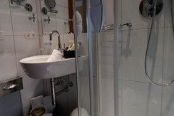 Ferienwohnung 5 - Badezimmer