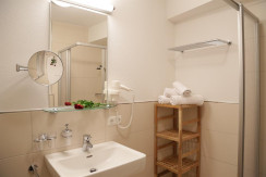 Badezimmer Nr. 3 mit Dusche Badezimmer Nr. 3 mit Dusche