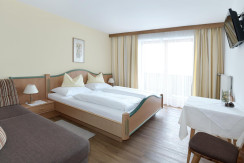 Doppelzimmer mit Zusatzbett Doppelzimmer mit Zusatzbett