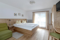 Doppelzimmer mit Zusatzbett Doppelzimmer mit Zusatzbett