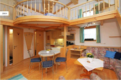 Wohnbereich mit Sitzecke und Couch Wohnbereich mit Sitzecke und Couch