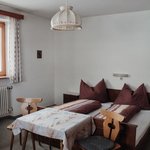 Photo of Doppelzimmer mit fl. Wasser (WC/Dusche:Haus)