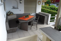 Terrasse mit Gartenmöbel