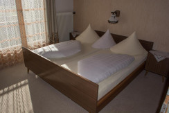 Doppelzimmer (1) Doppelzimmer (1)