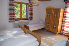 Dreibettzimmer (1) Dreibettzimmer (1)