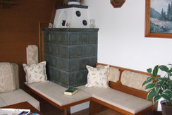 Wohnzimmer mit Kachelofen Wohnzimmer mit Kachelofen