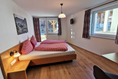 Familienzimmer mit Gartenblick