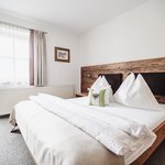 Photo of Doppelzimmer mit 2 Zusatzbetten, shower, toilet