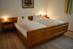 Schlafzimmer (1) Schlafzimmer (1)
