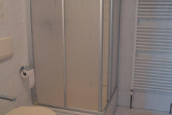 Badezimmer (1) Badezimmer (1)