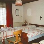 Photo of double room with shower, 1 extra bed