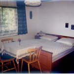 Photo of Doppelzimmer mit fl. Wasser (WC/Dusche:Haus)
