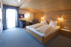 Zimmer  mit Zustellbett Balkon Suedseitig Zimmer  mit Zustellbett Balkon Suedseitig