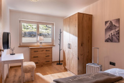Haus_Steinplatte_Dorfstrasse_33_Waidring_Schlafzim