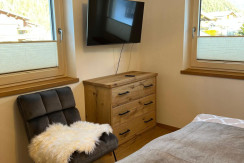 Schlafzimmer 1 mit TV