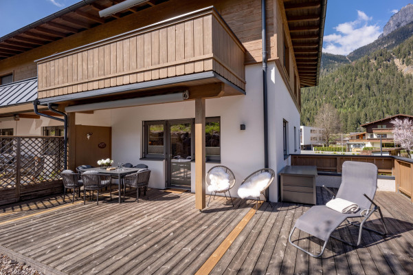Haus_Steinplatte_Dorfstrasse_33_Waidring_Terrasse_