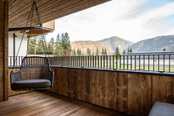 Balkon mit Hängesessel und Lounge Balkon mit Hängesessel und Lounge