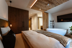 Schlafzimmer 1 inkl. freistehender Badewanne Schlafzimmer 1 inkl. freistehender Badewanne