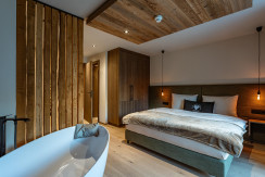 Schlafzimmer 1 mit freistehender Badewanne Schlafzimmer 1 mit freistehender Badewanne