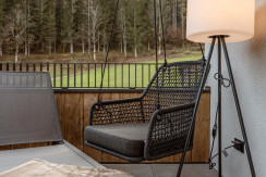 Terrasse mit Lounge und Hängesessel Terrasse mit Lounge und Hängesessel