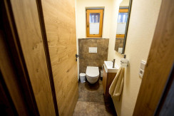 Separates WC Separates WC