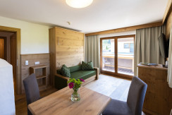 zimmer-Suite-Sonnenschein-Wohnraum 4 zu 3