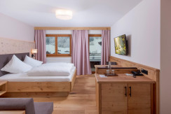 zimmer-suite-almrose2566x1110