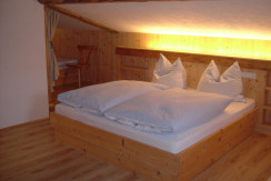 Schlafzimmer mit Doppelbett Schlafzimmer mit Doppelbett