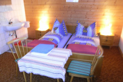 Zimmer 3 mit Etagen WC Bad im Parterre Zimmer 3 mit Etagen WC Bad im Parterre