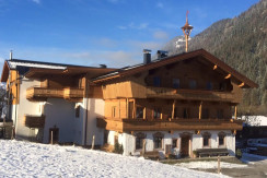 Hausansicht im Winter 