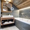 Photo of Hotel suite, shower and bath tub, 2 bed rooms | © Vaya