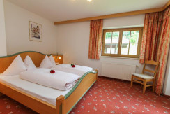 2-4 Pers. Wohnung Schlafzimmer 2-4 Pers. Wohnung Schlafzimmer