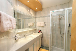 2-4 Pers. Wohnung Badezimmer 2-4 Pers. Wohnung Badezimmer