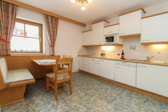 2-4 Pers. Wohnung Küche mit Essecke 2-4 Pers. Wohnung Küche mit Essecke