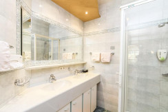 4-8 Pers. Wohnung Badezimmer 4-8 Pers. Wohnung Badezimmer